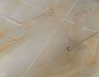 乌马河瓷砖空鼓维修公司分享粘合剂选择不当在瓷砖铺贴过程中可能导致以下问题